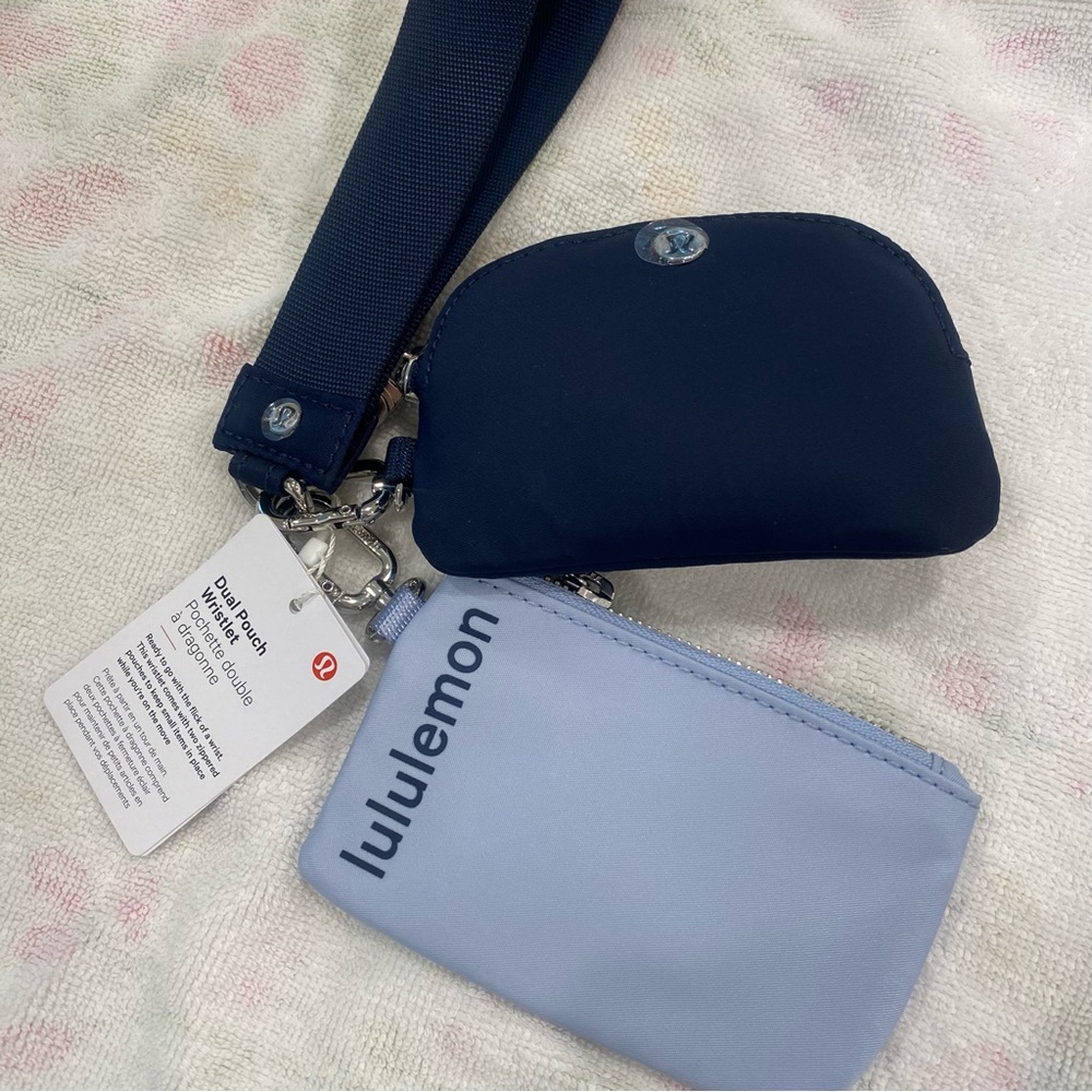 LULULEMON DUALPOUCH WRISTLET IN BLUE LINEN/TRUE NAVY COMBO - Picture 7 of 7